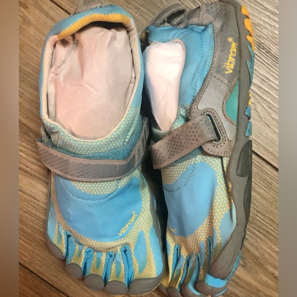 Vibram Fivefingers Bikila Running Shoes - Picture 3 of 8